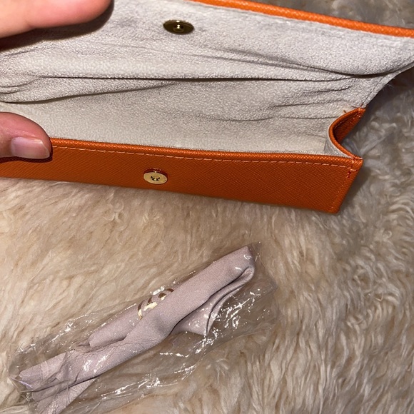 Tory Burch Orange Eyeglass Case with Gold Logo - Picture 9 of 15